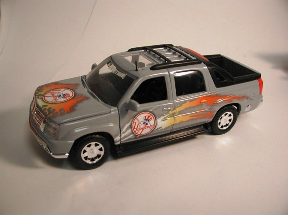 Diecast 1:25 Ertl 2002 Cadillac Escalade - MLB New York Yankees 2006